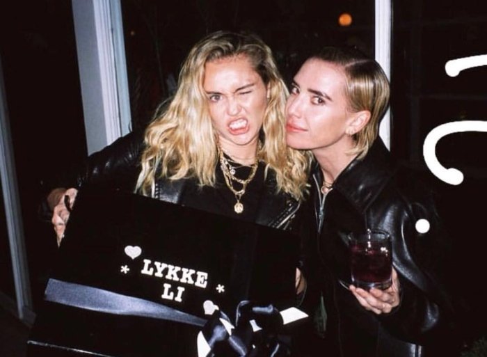 Miley Cyrus y Lykke Li bailan un vals en ‘Beautiful that Way’